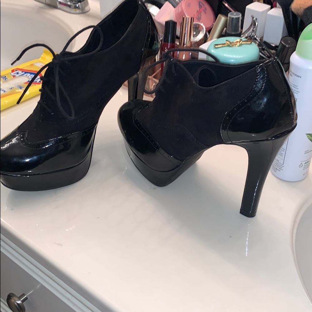 Lauren Conrad wing tipped heels